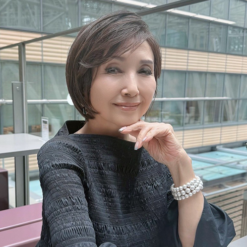 マダムヒロコ フルハンドメイド 高品質フルウィッグ！ セレネショート