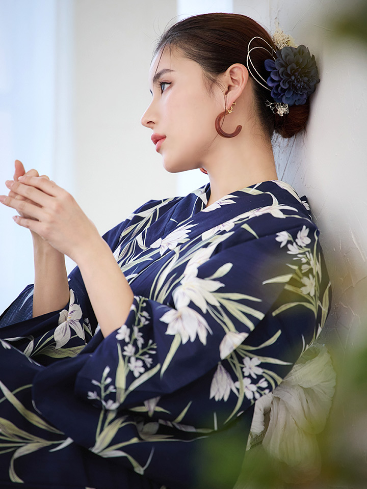 即日発送】ネイビー地x百合柄浴衣【浴衣3点セット 浴衣/帯/下駄
