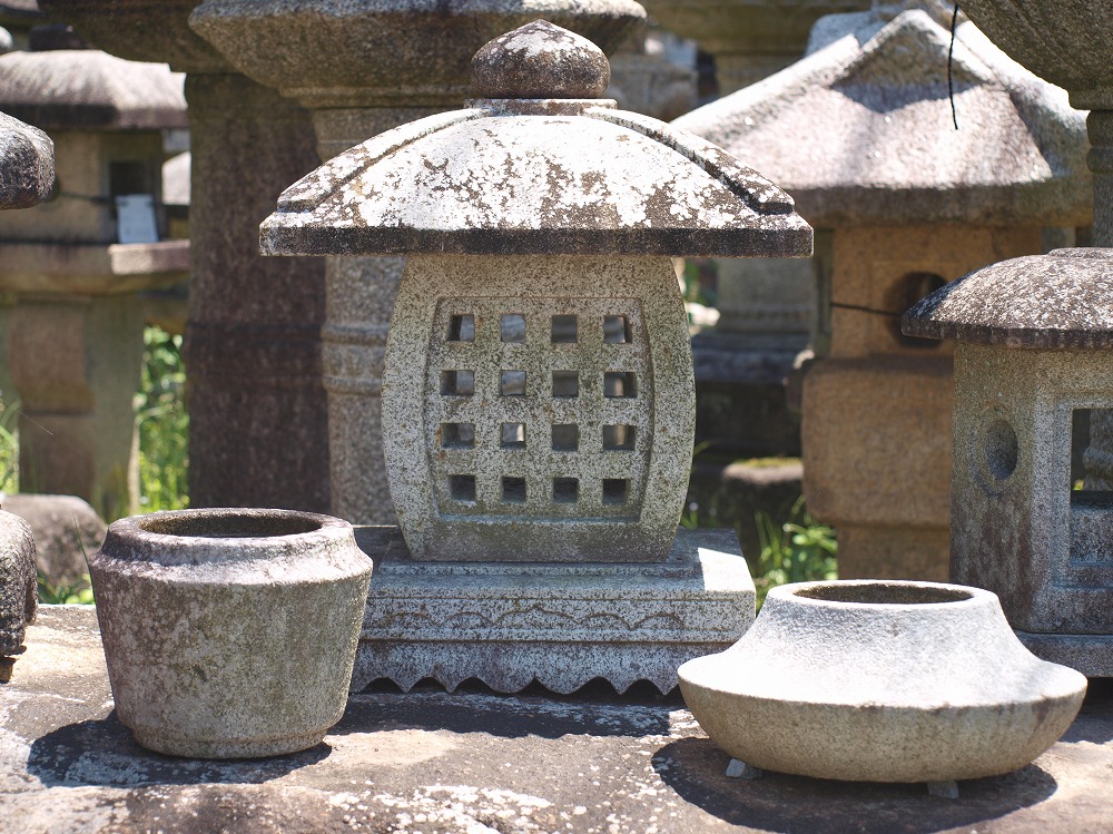 愛知県岡崎市の日本庭園石灯篭・水鉢蹲（つくばい）・石製品の製造販売