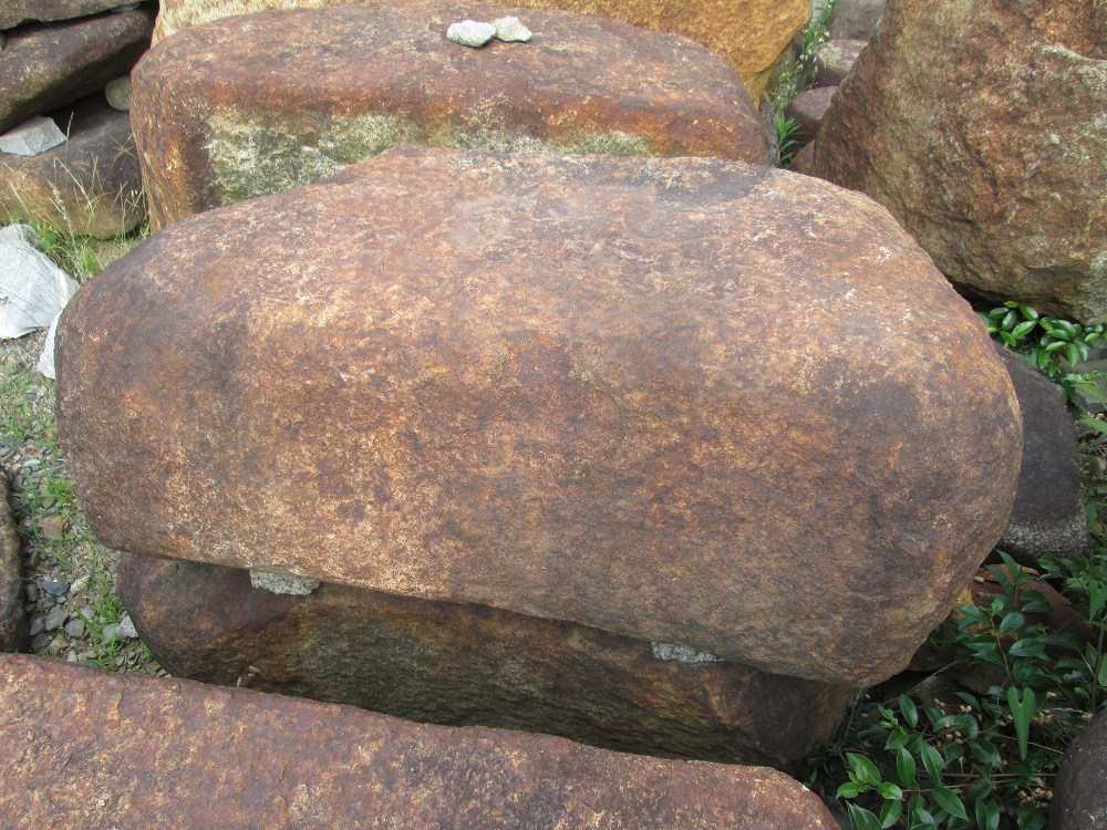 沓脱石 甲州鞍馬石の製品案内愛知県岡崎市の石灯篭・水鉢蹲など石材