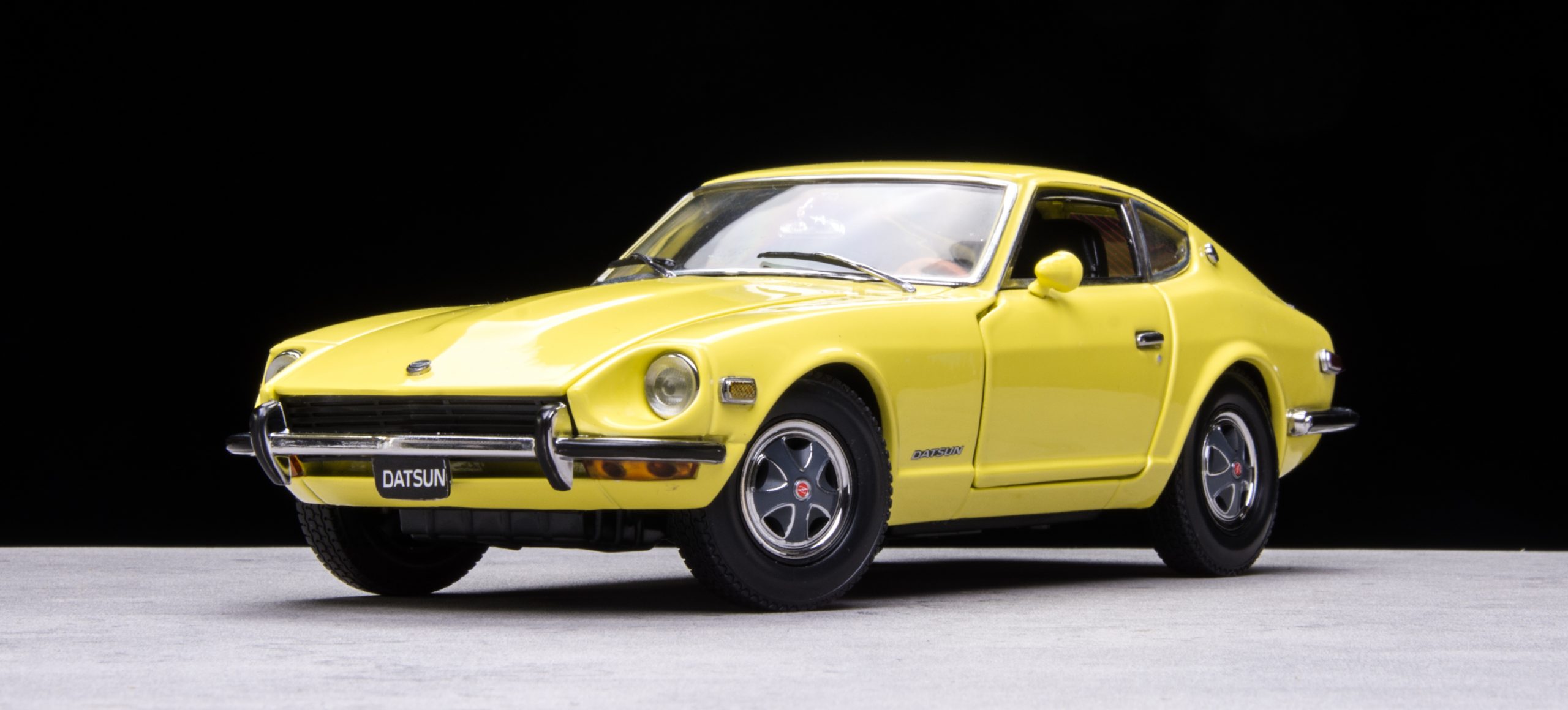 1972 Nissan Datsun 240Z – Yellow – sunstarmodelcars