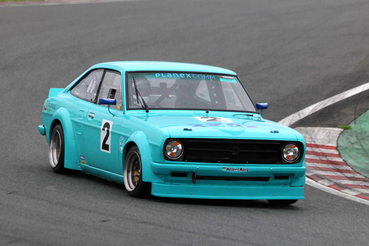 PLANEX CARS - JCCA筑波 FレースでスマカメB110サニーが優勝！ - CARS