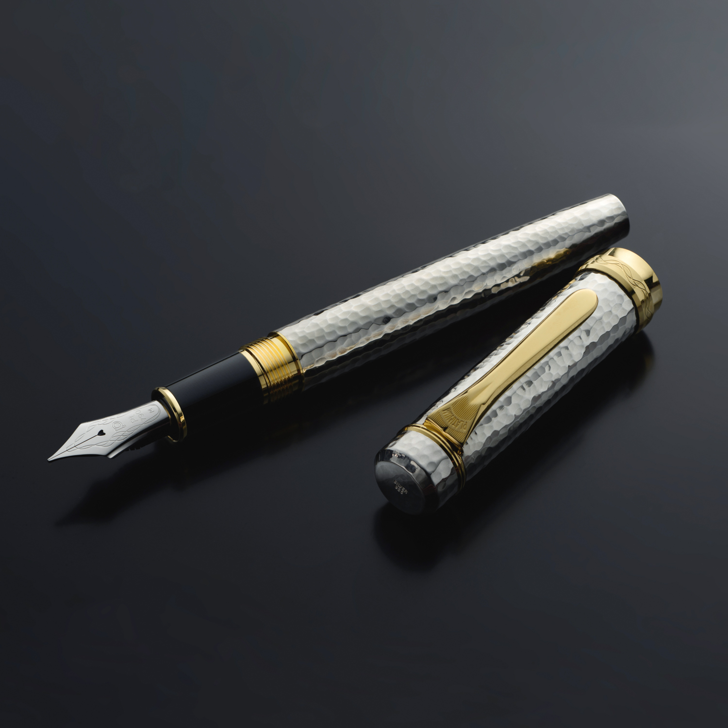 銀無垢鍛金磨き 伝統工芸士「岩村淳市」作 | プラチナ万年筆