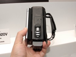 ソニー、大幅な小型・軽量化を実現した新3D“ハンディカム”「HDR-TD20V