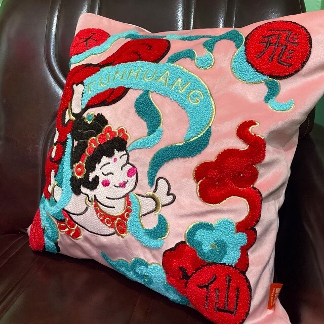 サガラ刺繍クッション/敦煌飛天(とんこうひてん)[deco-375]/大阪/南