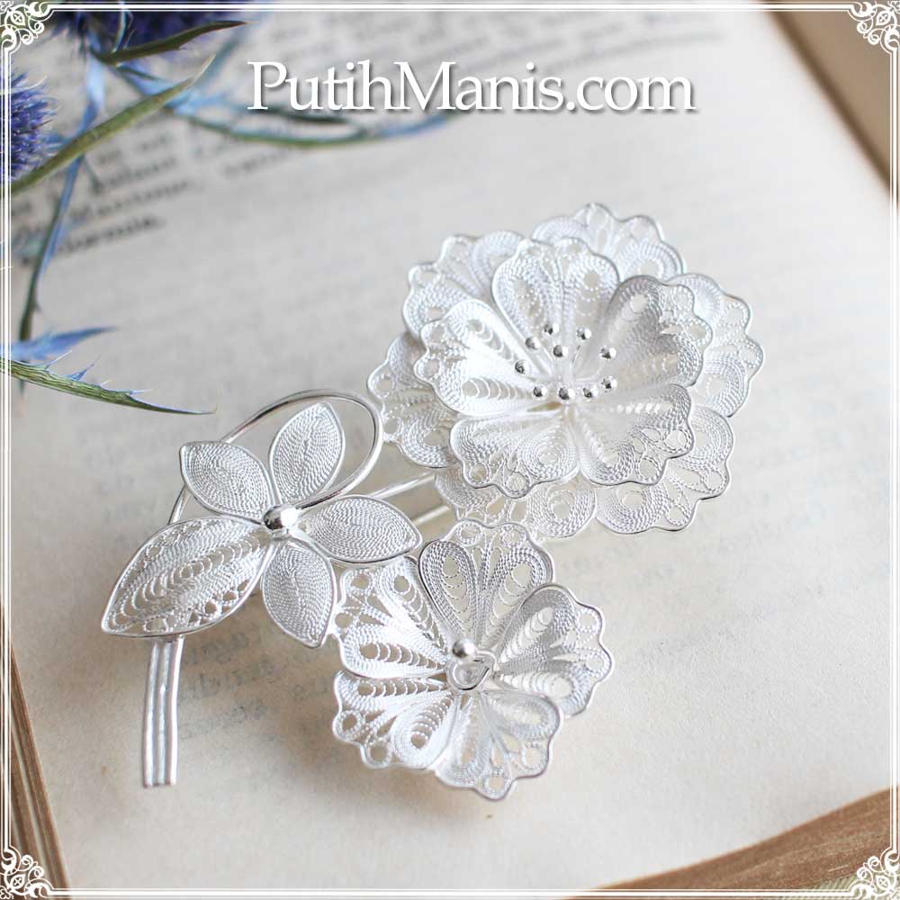 絡まる蔦が良いバランスの大振りなお花のブローチ - 銀線細工工房