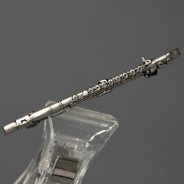 レリーフ調 ブローチ 《フルート》 Gunmetal 音楽雑貨・アクセサリー