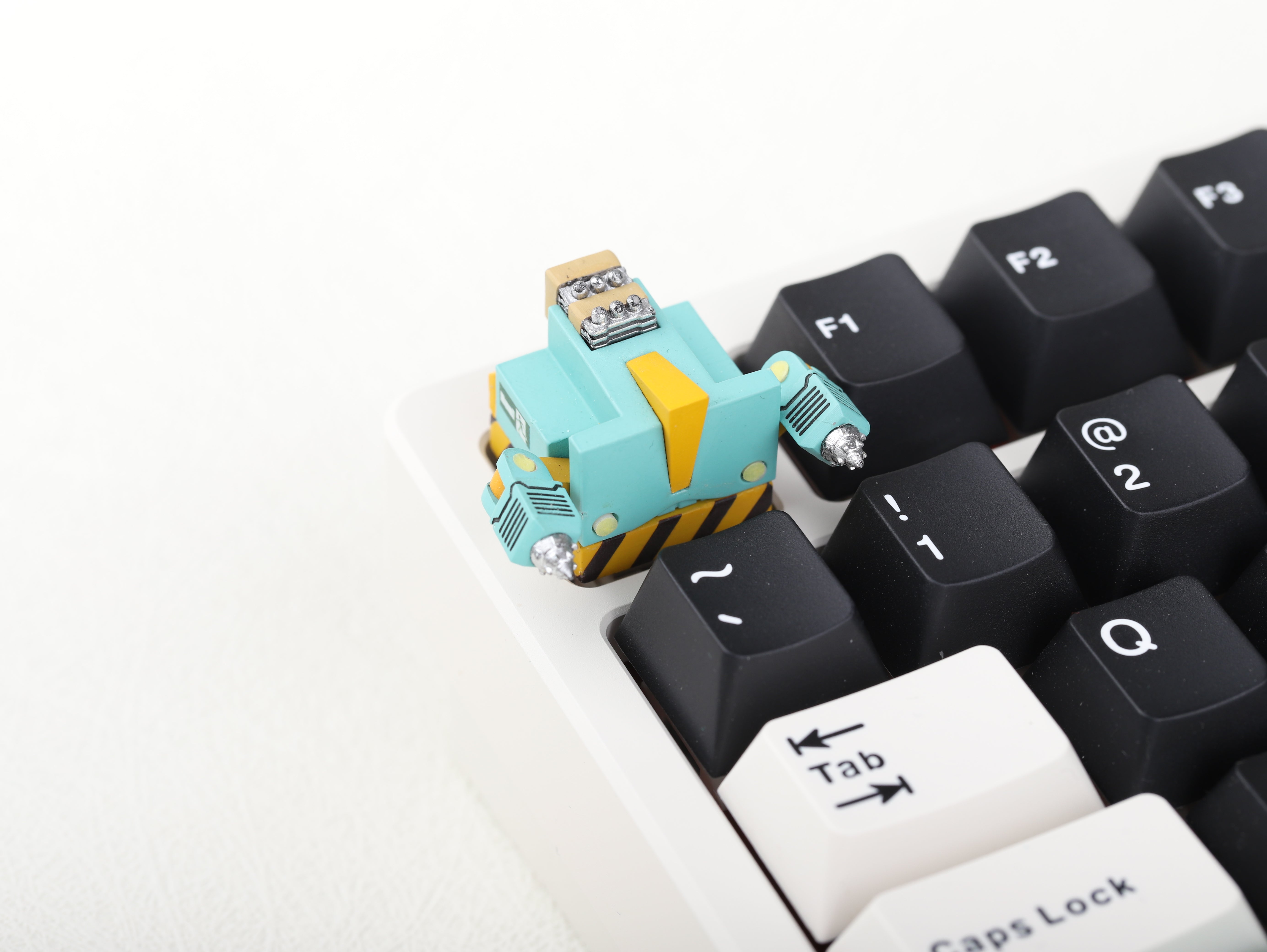 SPY-BOT Artisan Keycap – QWER