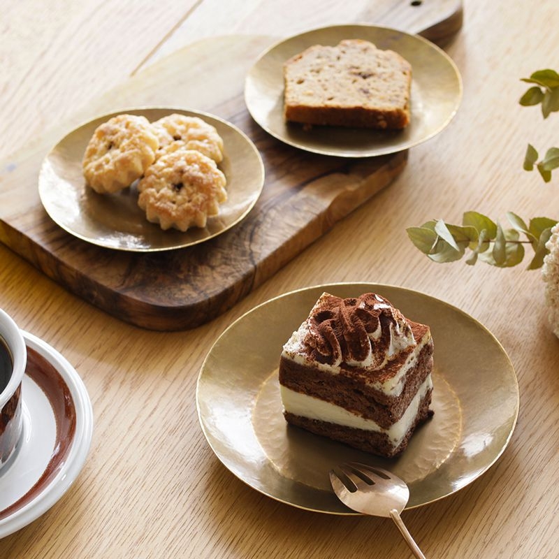 わたしの愛用品-ディスプレイに欠かせないアイテム真鍮プレートの魅力