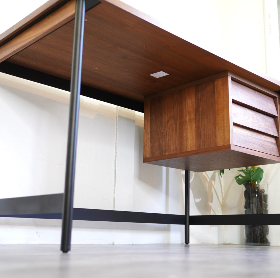 ウニコ / unico タルヴィ / TALVI デスク ウォールナット 中古