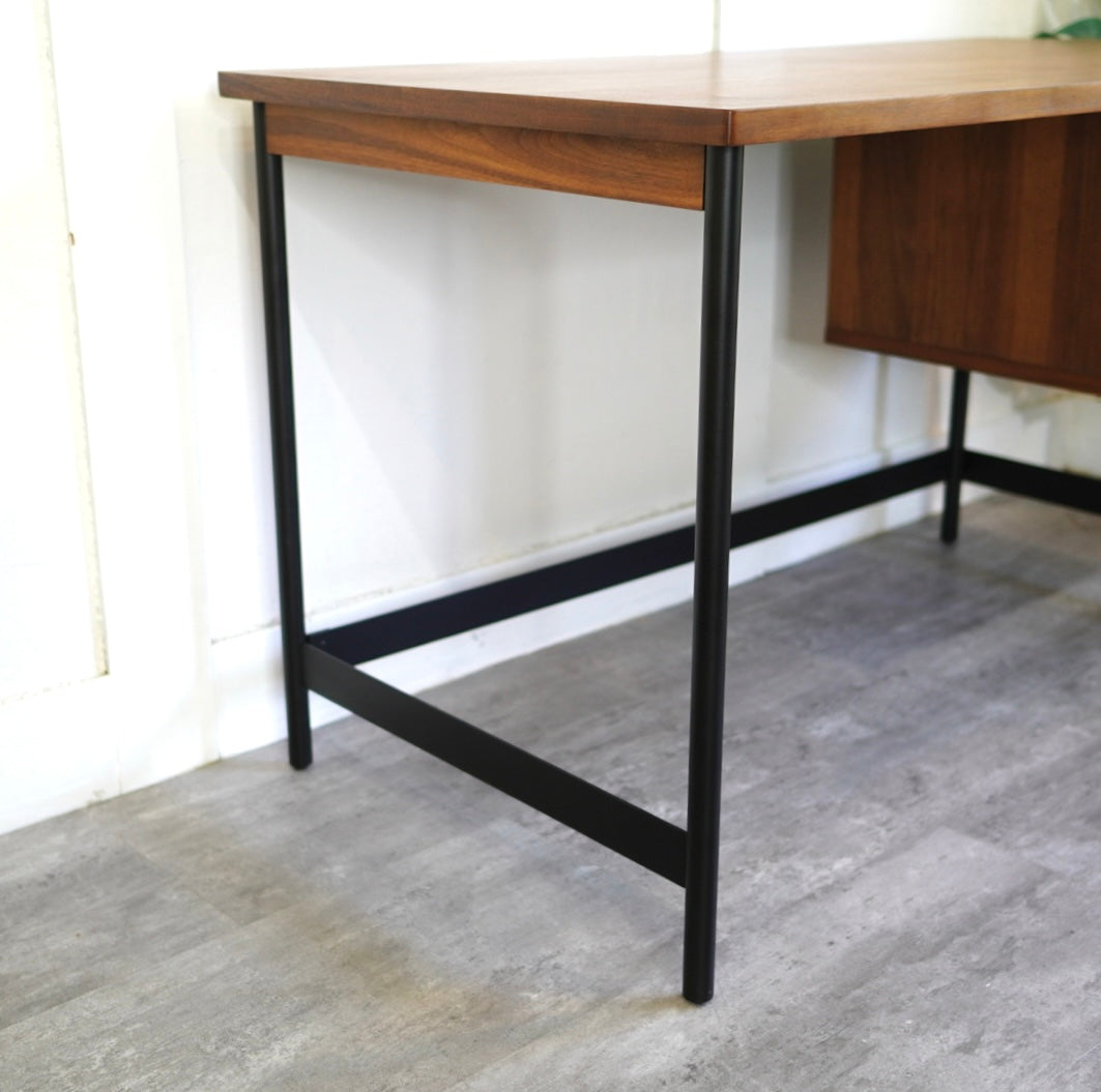 ウニコ / unico タルヴィ / TALVI デスク ウォールナット 中古