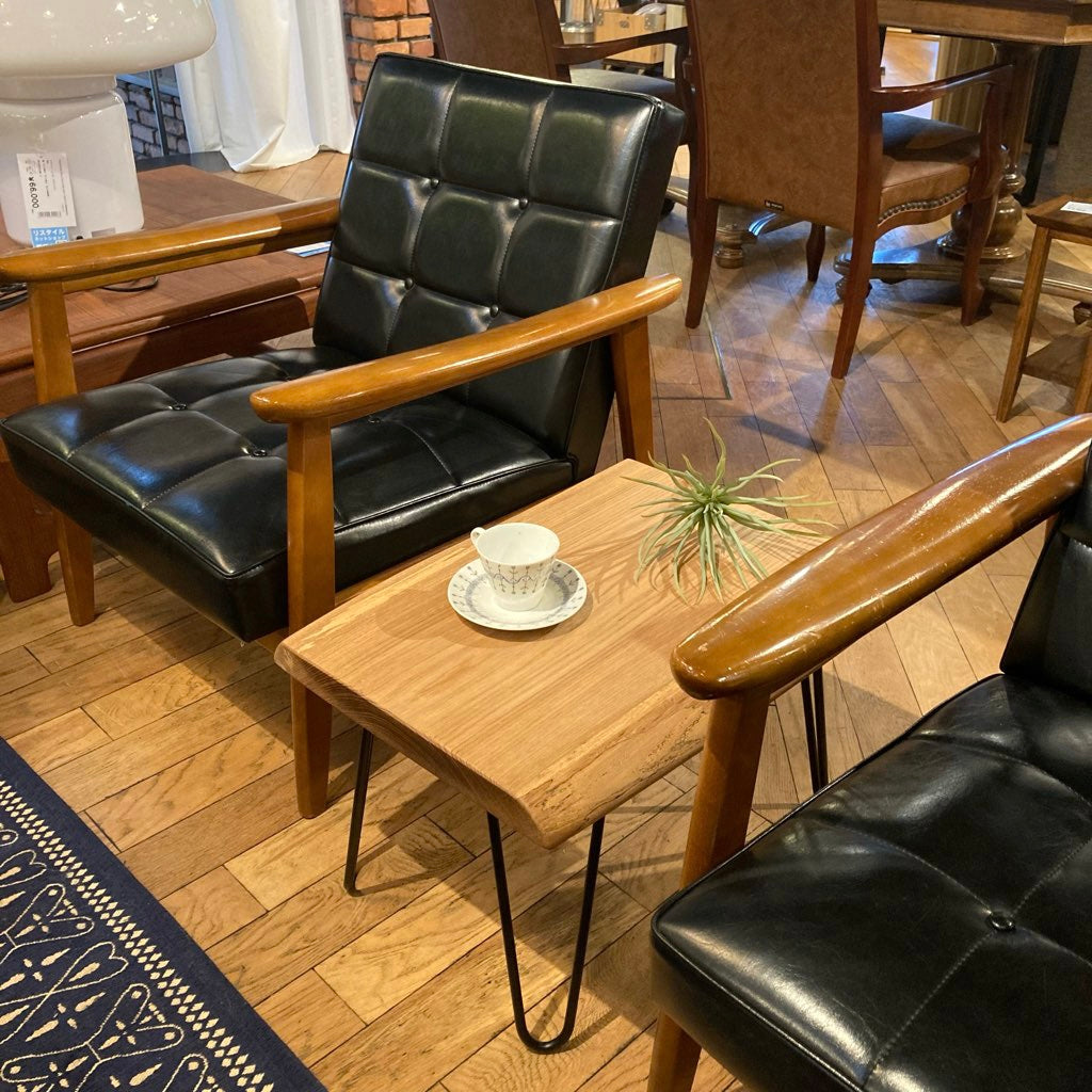 不要になった古いニレ無垢材のベンチから作った サイドテーブル