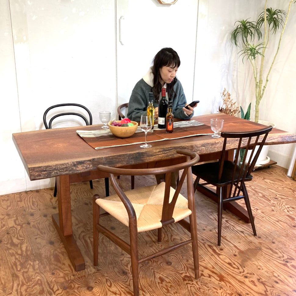 サペリ玉杢 一枚板 ダイニングテーブル 中古 杢目 赤 マホガニー 希少