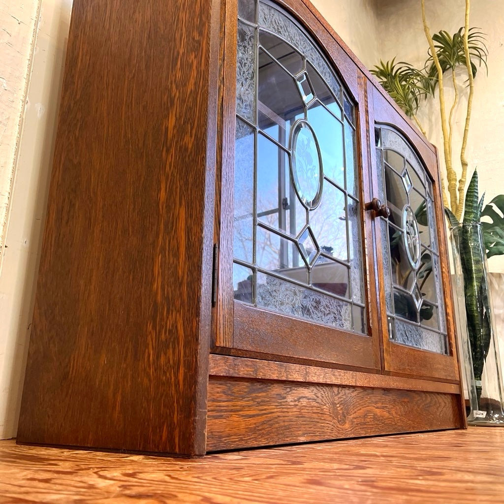 カントリーハウス 三越ブルージュ ステンドグラス扉のサイドボード