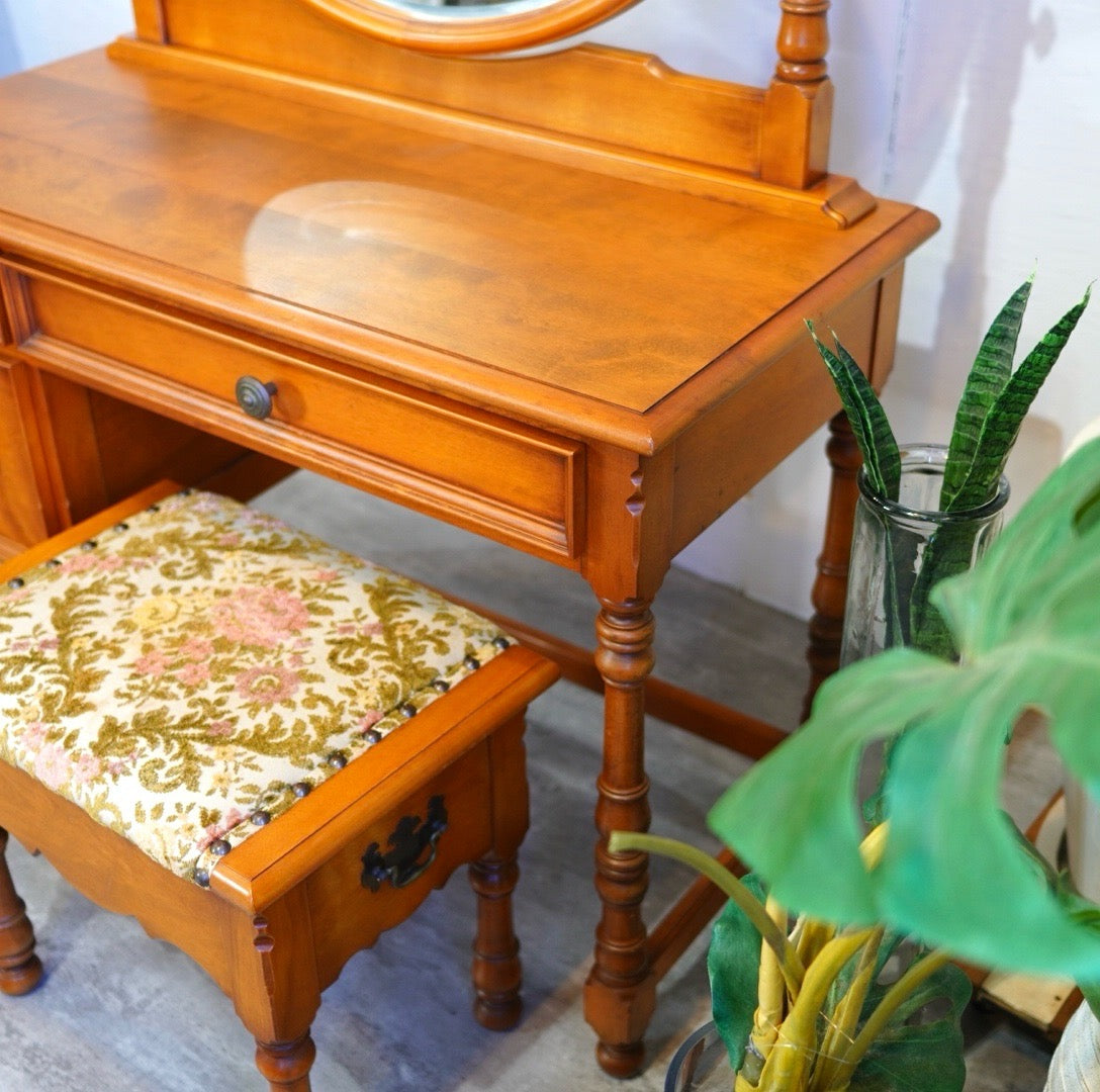 横浜ダニエル ドレッサー 収納付スツール付 化粧台 中古 カバ桜 国産