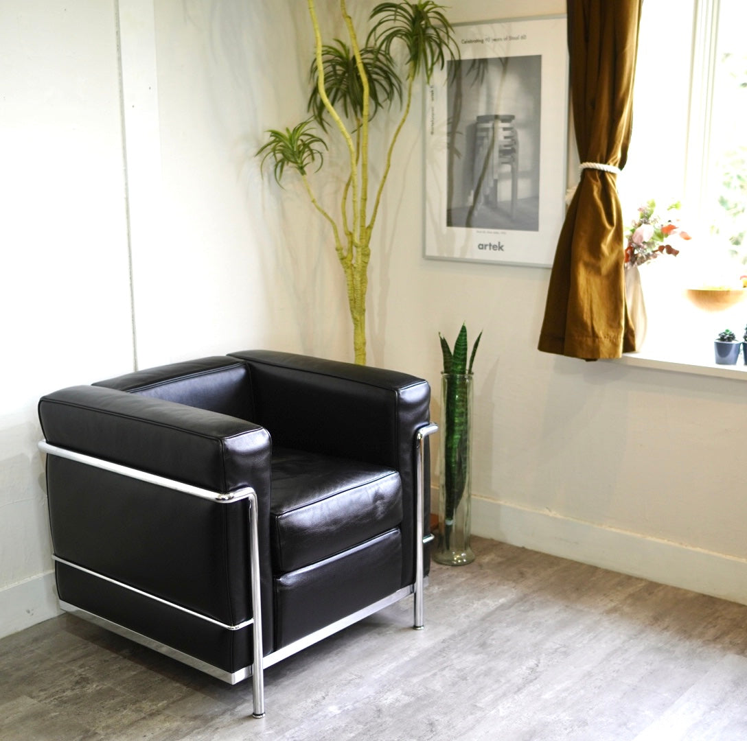 カッシーナ Cassina LC2 1人掛けソファ ブラック ル・コルビュジェ 本