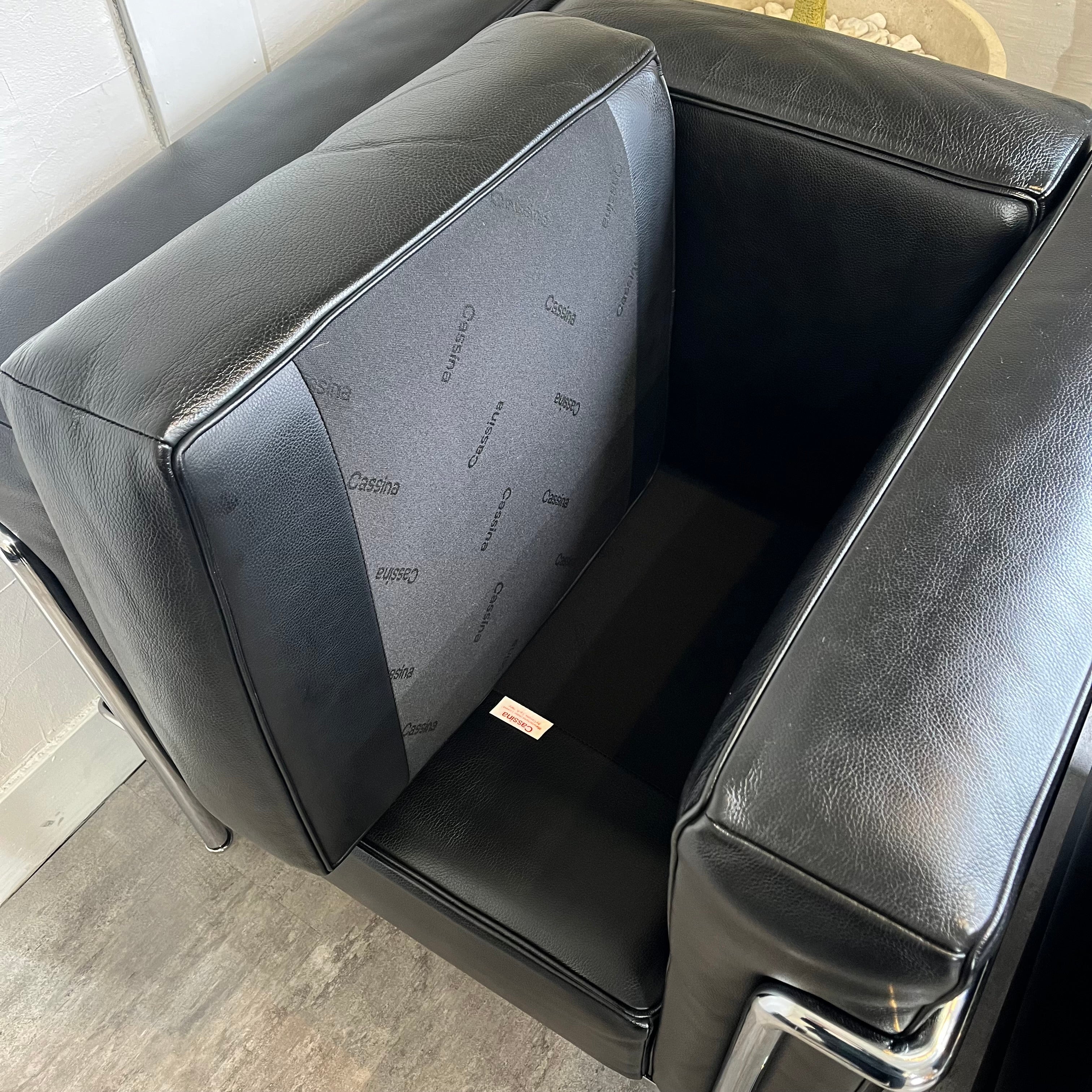 カッシーナ Cassina LC2 1人掛けソファ ブラック ル・コルビュジェ 本