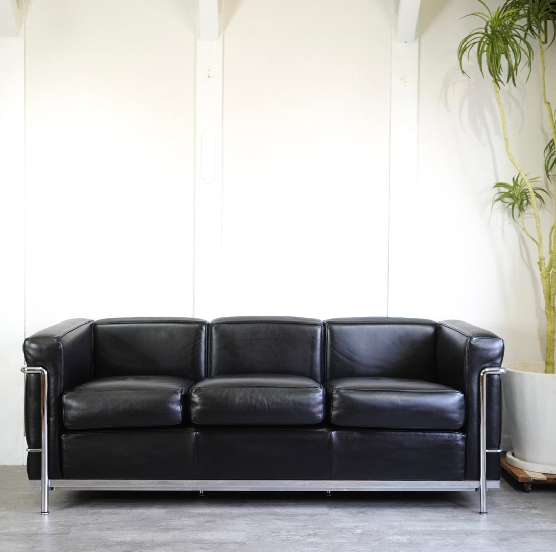カッシーナ Cassina LC2 3人掛けソファ ブラック ル・コルビュジェ 本