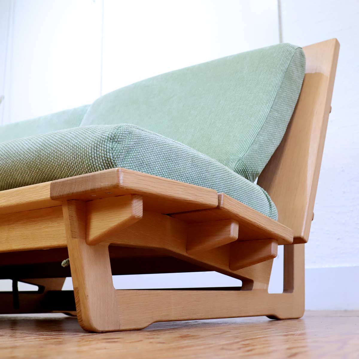 久和屋 ELEMENT エレメント ソファ ベンチソファ グリーン 中古 床