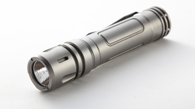 Reylight Ti Lan v3｜EDCに最適なポケットサイズチタンフラッシュ