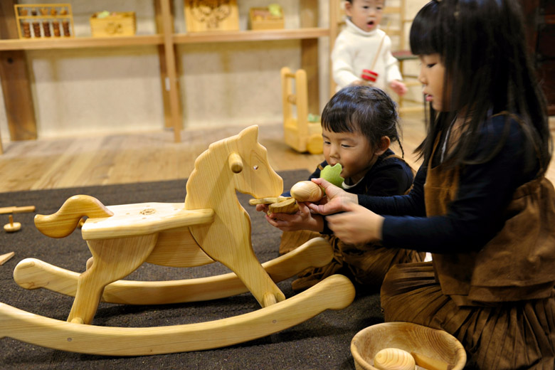 楽天市場】【木のおもちゃ ハイヨーもくば】 名入れ可能 送料無料 木馬