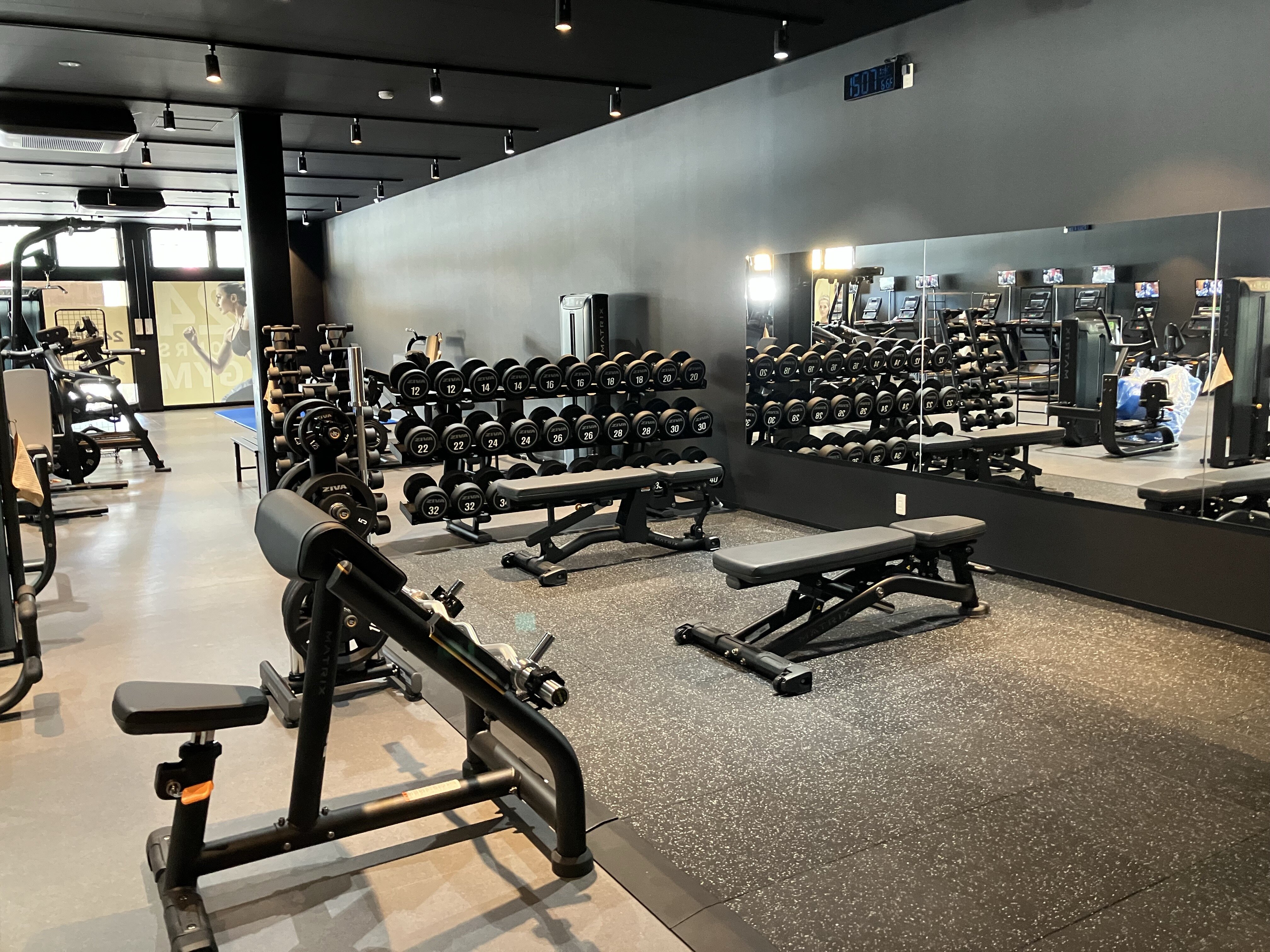 山口小郡店｜山口県山口市の24時間営業フィットネスジム｜ワールド