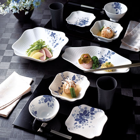 ストロベリー ブルーム インディゴ マルチディッシュ|WEDGWOOD公式