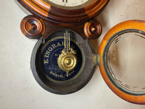 昔懐かしいアンティーク柱時計をお届け|WATERBURY