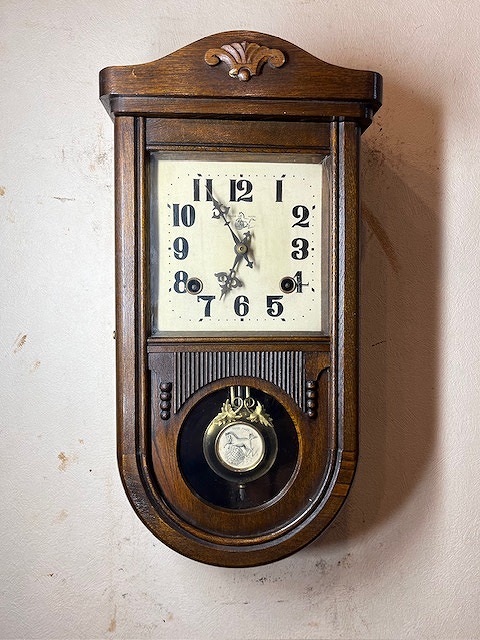 昔懐かしいアンティーク柱時計をお届け|WATERBURY