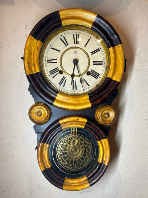 昔懐かしいアンティーク柱時計をお届け|WATERBURY