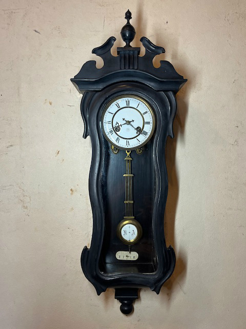 昔懐かしいアンティーク柱時計をお届け|WATERBURY