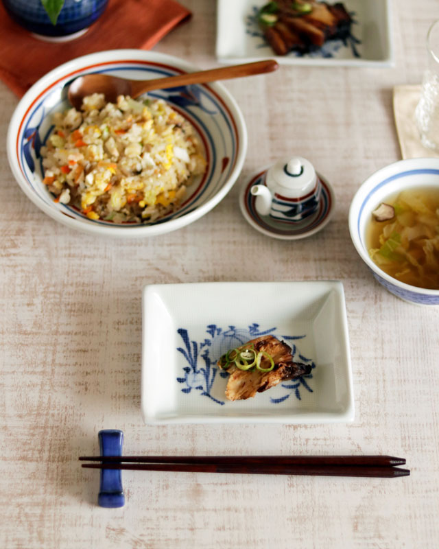 砥部焼の和食器 梅山窯の角皿 【砥部工房 からくさ】