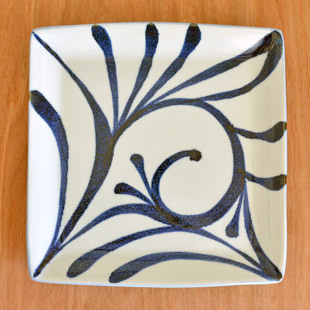 砥部焼の和食器 梅山窯の角皿 【砥部工房 からくさ】