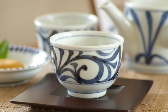 砥部焼の和食器 梅山窯の湯呑