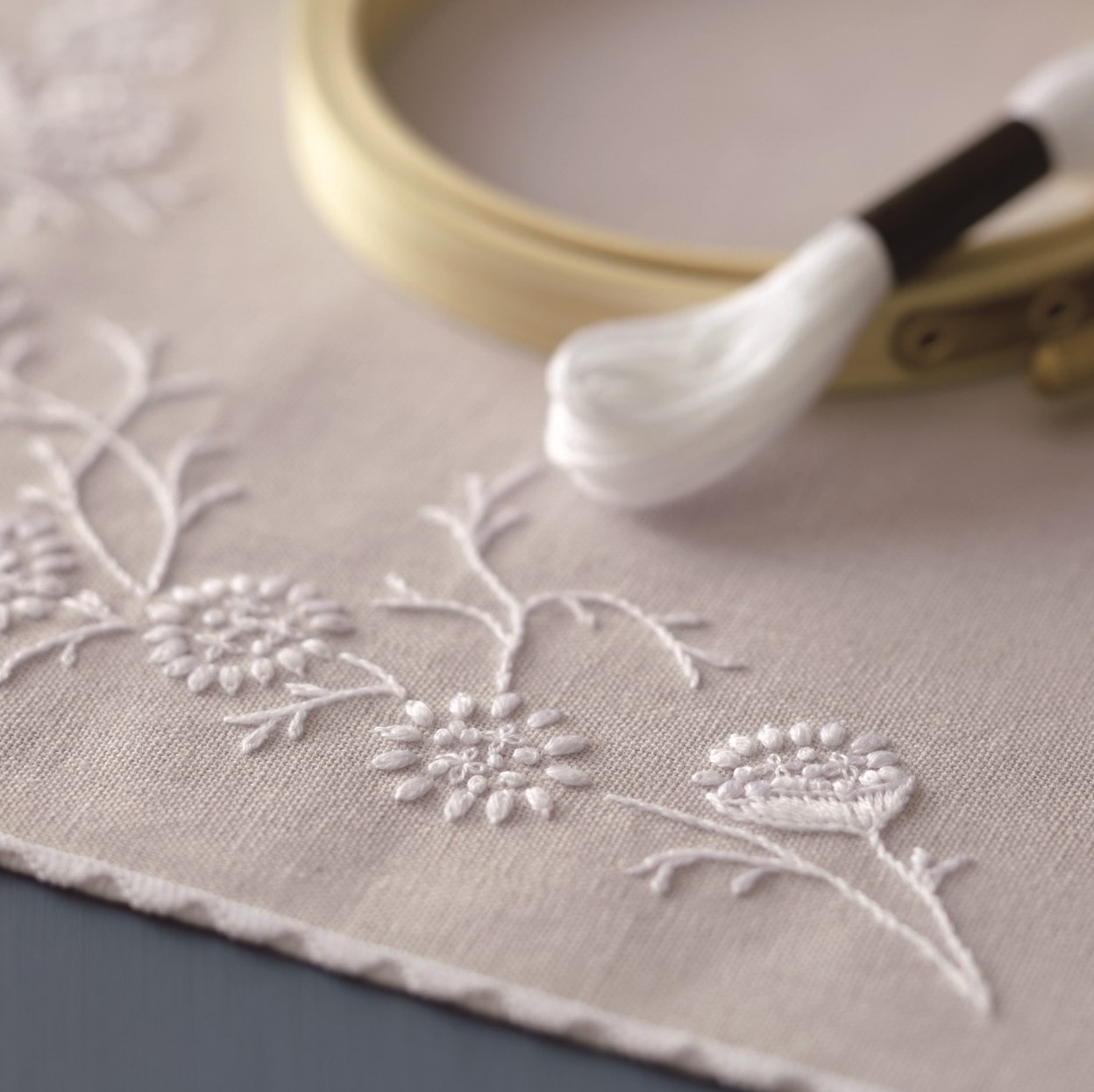 戸塚刺しゅう協会・戸塚薫さん監修 花刺しゅうのドイリー: キット