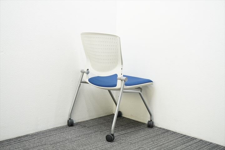 オカムラ グラータ ミーティングチェア 肘無し 背ヌード ホワイト