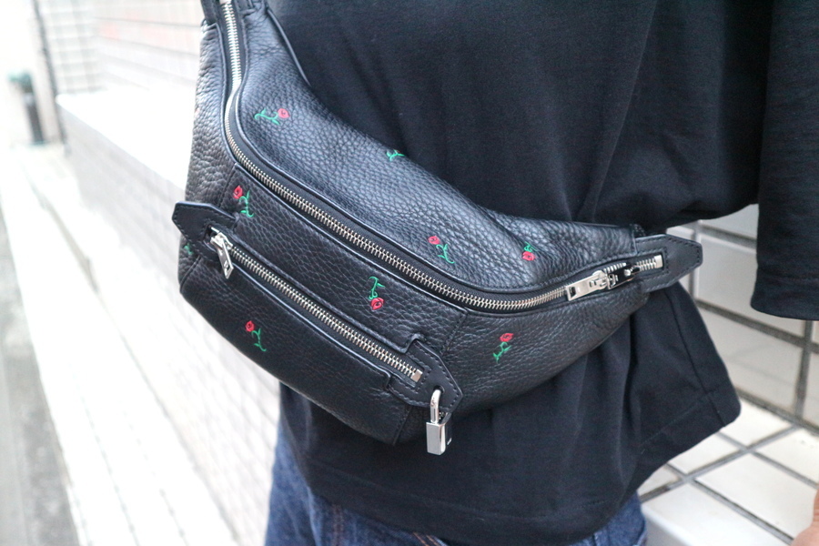 ALEXANDER WANG（アレキサンダーワン）レザーボディバッグが入荷しま