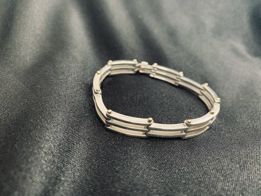 Tiffany & Co / ティファニー】よりゲートブレスレットが入荷