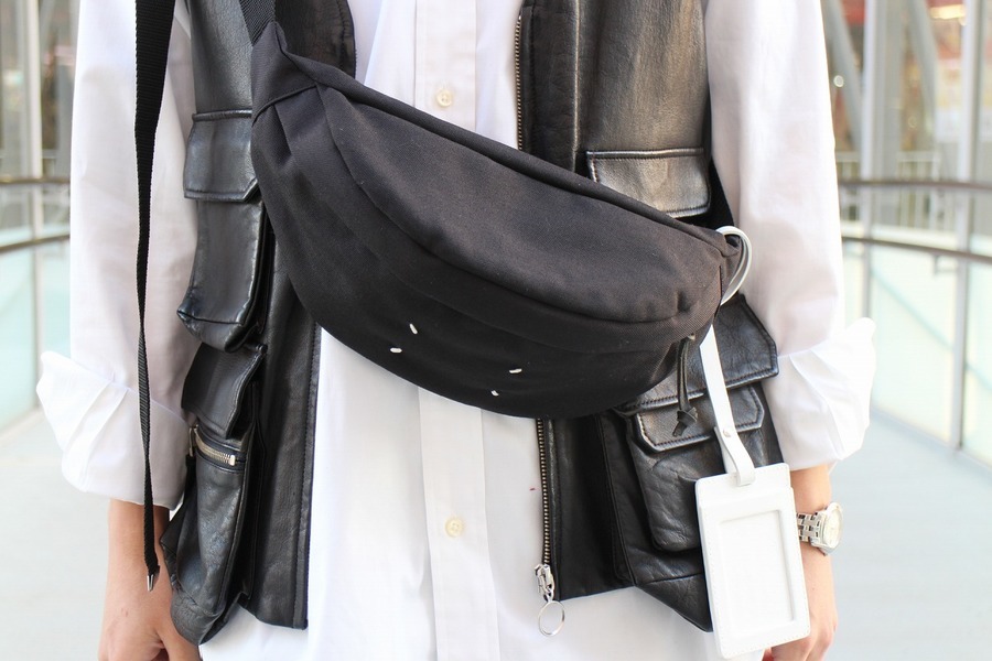 Maison Margiela11/メゾンマルジェラ11】よりボディーバッグ