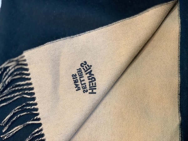HERMES / エルメス】カシミヤ大判ストールダブルフェイスのご紹介です
