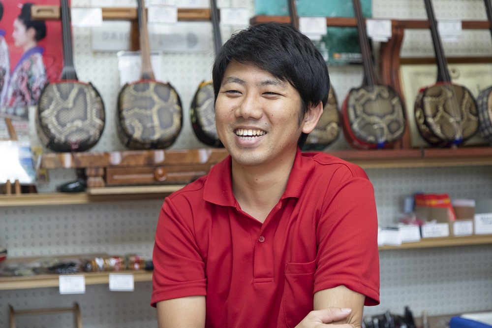 伝統」の中に、キラリと光る変化を｜宮古木工芸・与儀昌樹 | たびらい