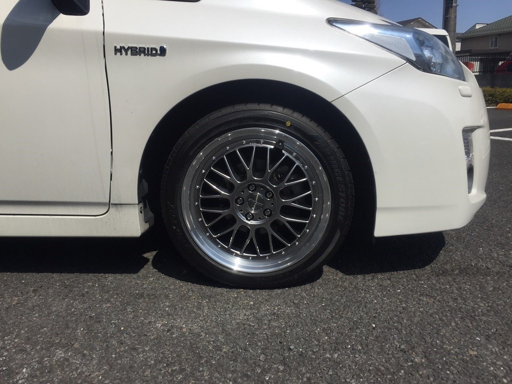 プリウス ホイールセット取付 | 店舗おススメ情報 | タイヤ館 西荻窪