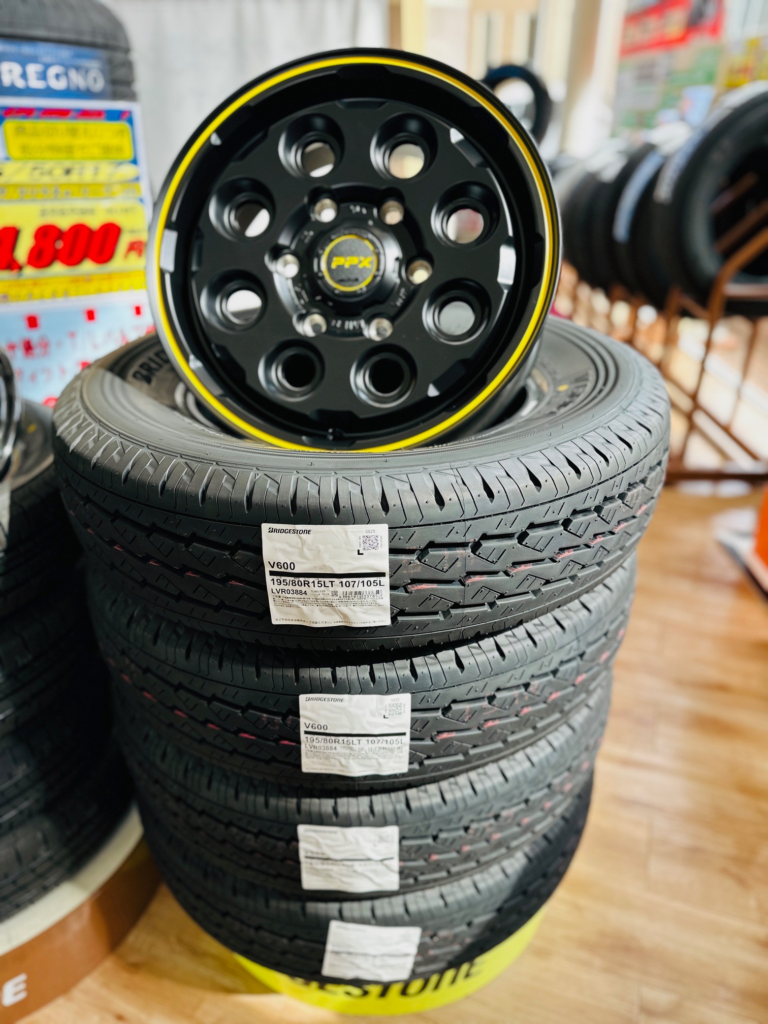 ハイエース 15インチタイヤホイールセット 即日取付！！ | 店舗お