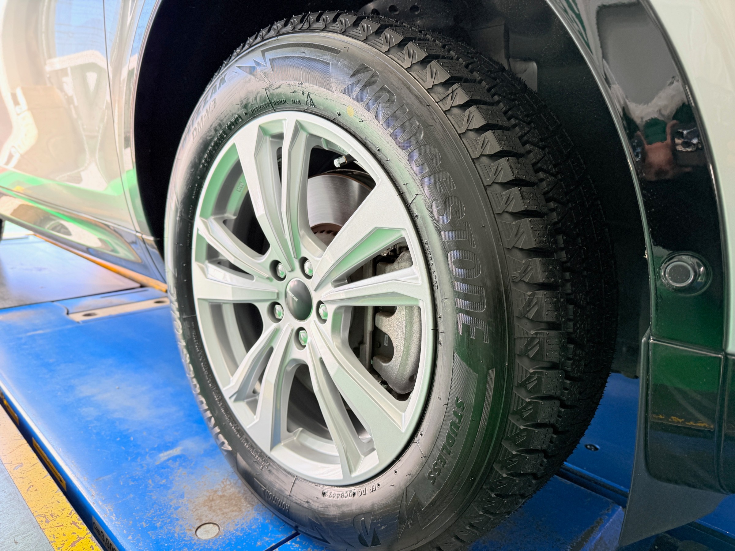 ランドローバー ディスカバリースポーツ スタッドレス取付 | 店舗お