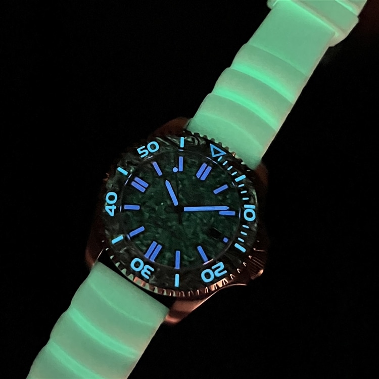 SPINNAKER】ベルトもベゼルもインデックスもダイヤルも針も光る