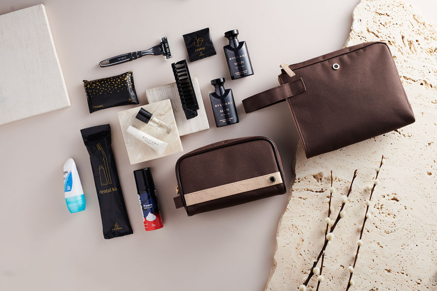 エミレーツ航空、ブルガリとコラボの夏限定アメニティキット提供