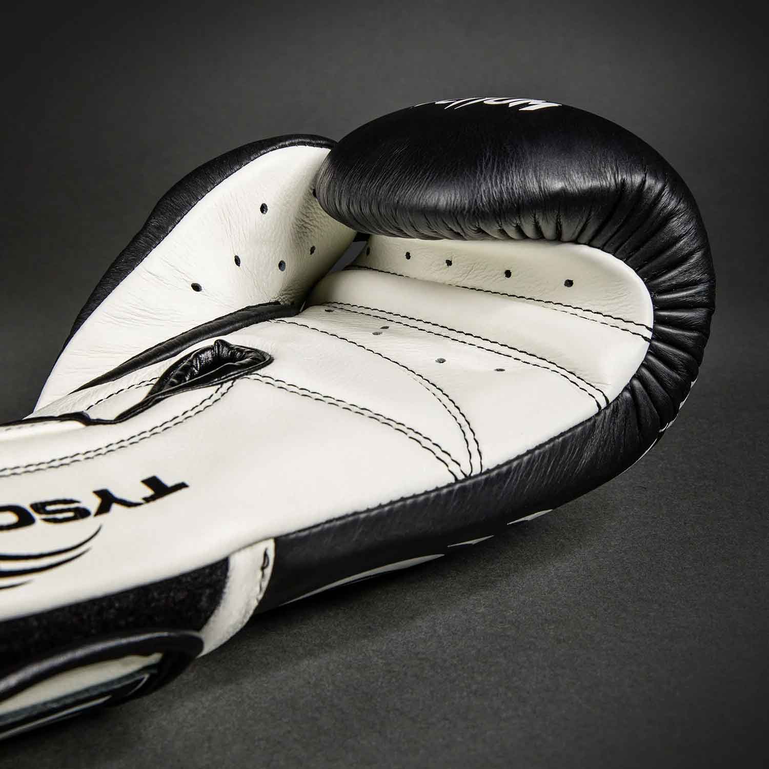 VENUM／ヴェナム ボクシンググローブ Giant 2.0 Mike Tyson Pro Boxing