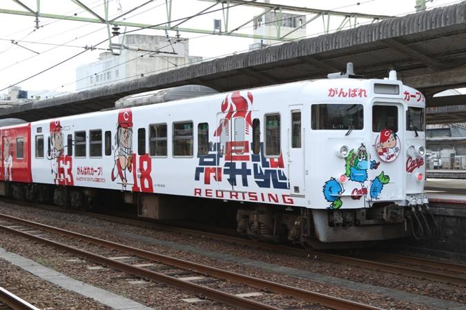 115系広島カープ応援ラッピング列車（2015年ver.）運転開始