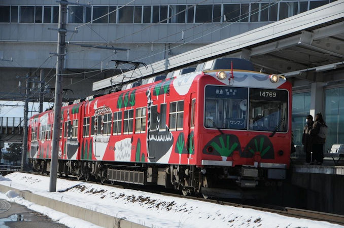 富山地鉄14760形「富山もようトレイン」が運転を開始
