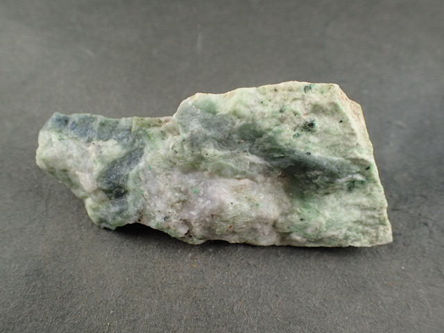 最高品質日高翡翠(Hidaka Jade) 原石 北海道日高町産 ｜石の販売専門店